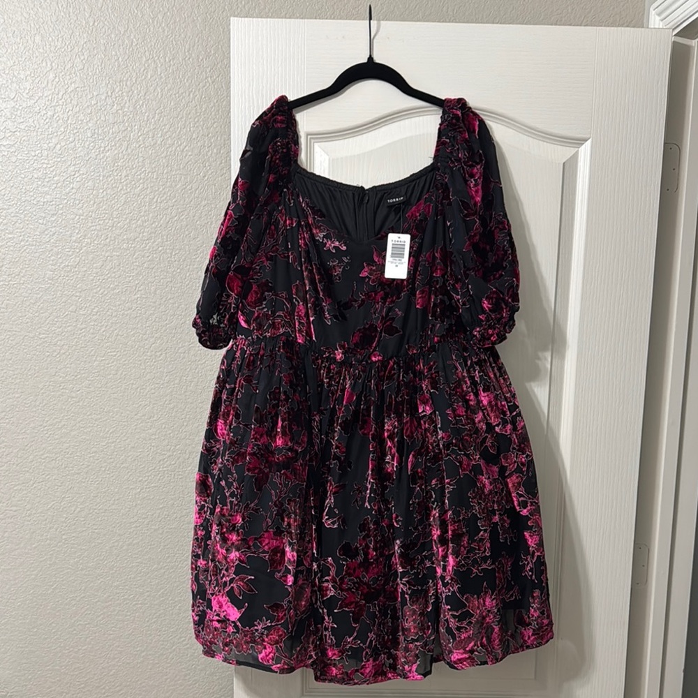 Torrid 20 NWT mini velvet burnout dress